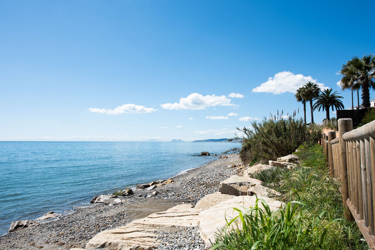 2 Bed Apartment for sale in Estepona Costa Del Sol, Málaga, Spain