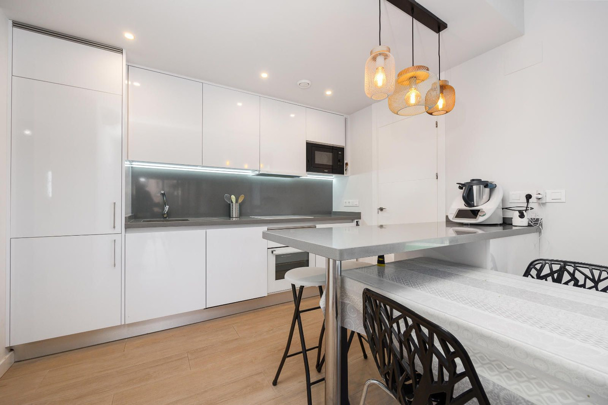Se vende Apartamento Planta Media de 2 dormitorios en Costa Blanca, Alicante, España