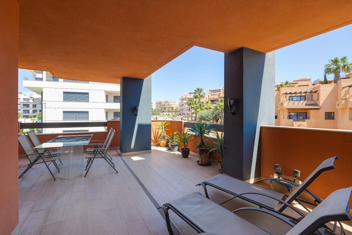 Se vende Apartamento Planta Media de 2 dormitorios en Costa Blanca, Alicante, España