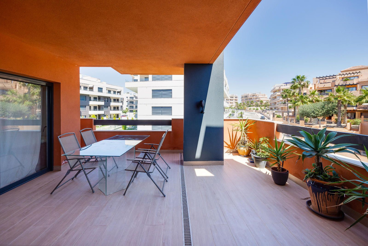Se vende Apartamento Planta Media de 2 dormitorios en Costa Blanca, Alicante, España