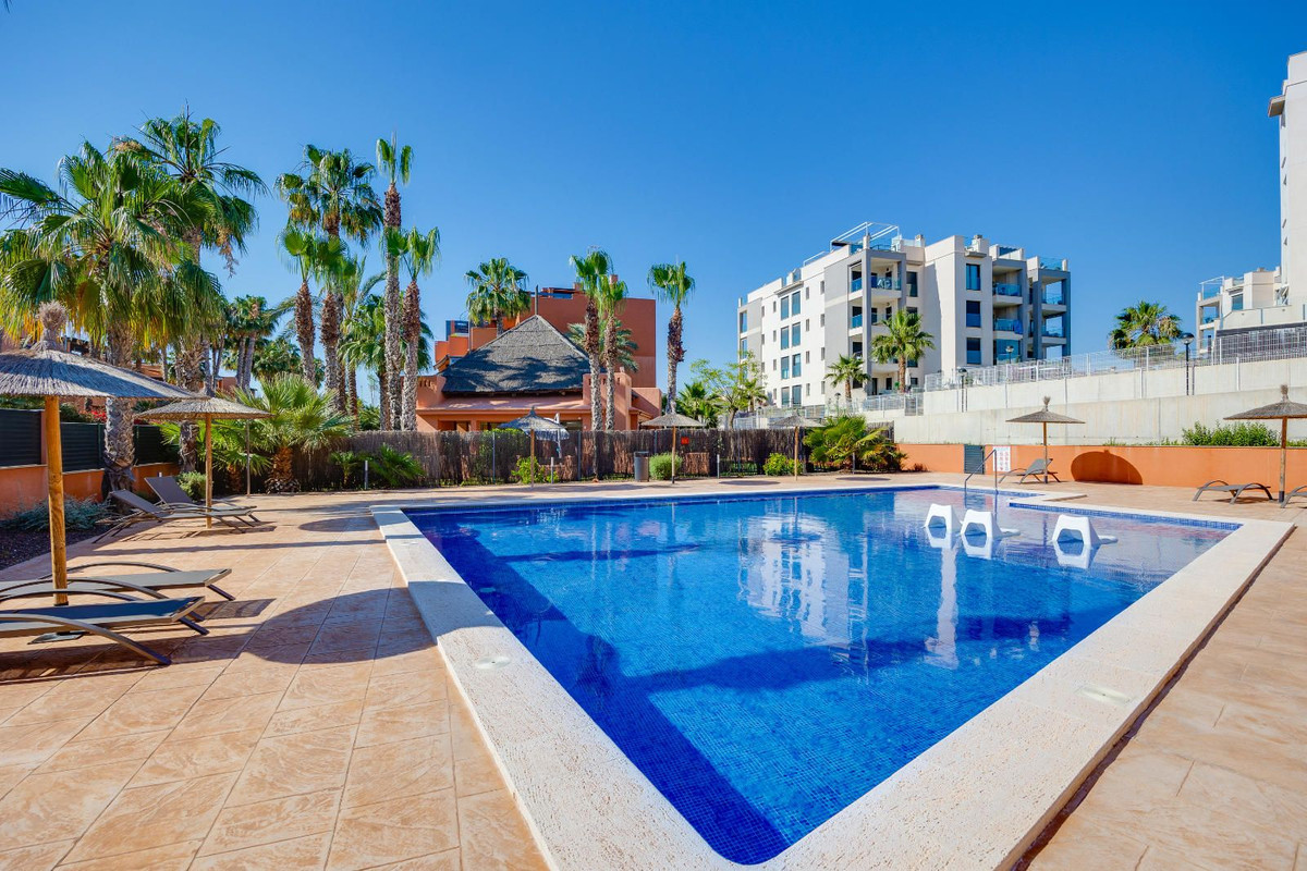 Se vende Apartamento Planta Media de 2 dormitorios en Costa Blanca, Alicante, España