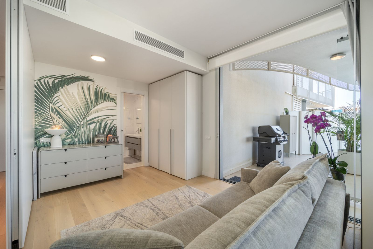 Se vende Apartamento Planta Media de 2 dormitorios en Costa Del Sol, Málaga, España