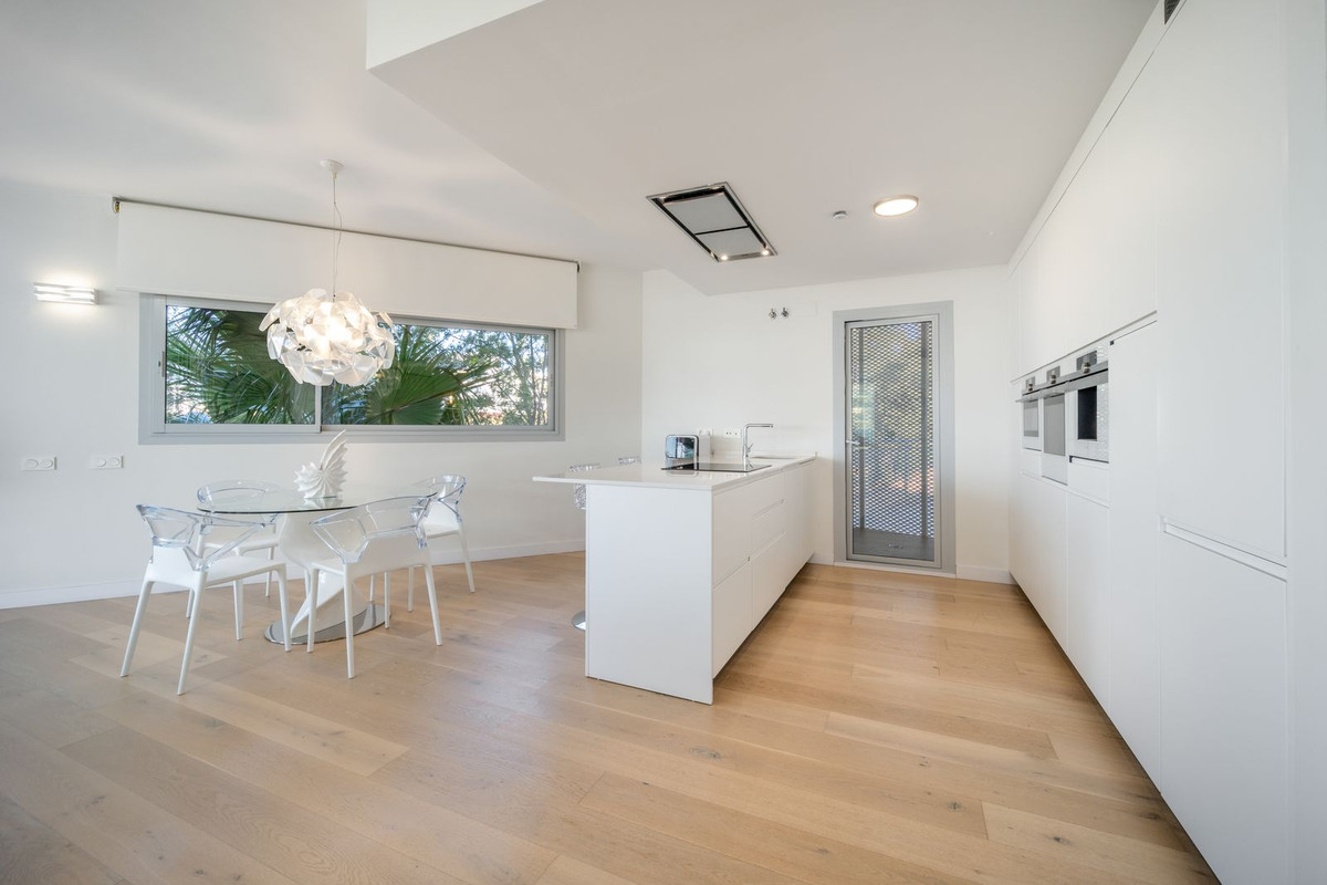 Se vende Apartamento Planta Media de 2 dormitorios en Costa Del Sol, Málaga, España