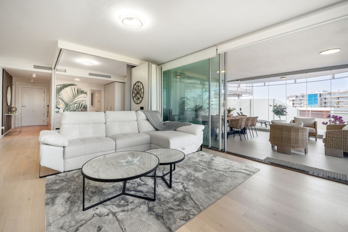 Se vende Apartamento Planta Media de 2 dormitorios en Costa Del Sol, Málaga, España