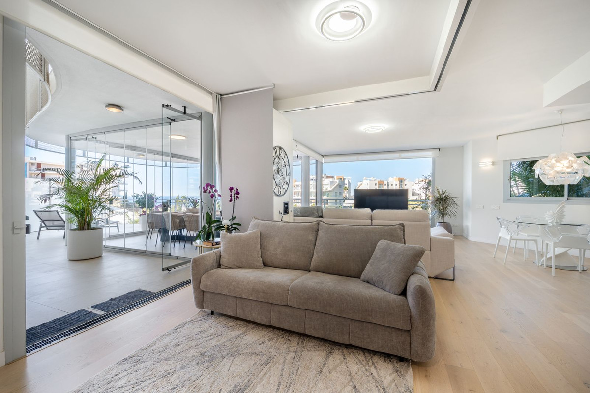 Se vende Apartamento Planta Media de 2 dormitorios en Costa Del Sol, Málaga, España