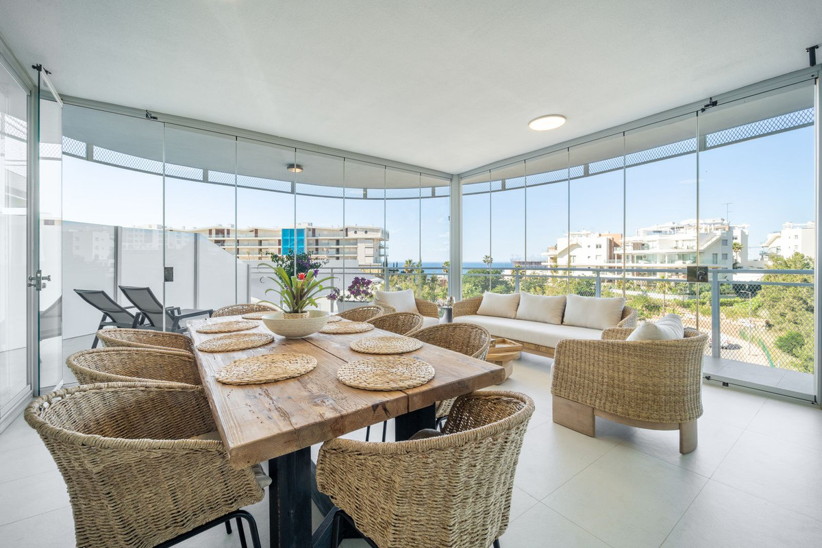 Se vende Apartamento Planta Media de 2 dormitorios en Costa Del Sol, Málaga, España