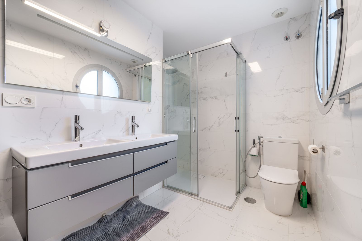 Se vende Apartamento Planta Media de 2 dormitorios en Costa Del Sol, Málaga, España