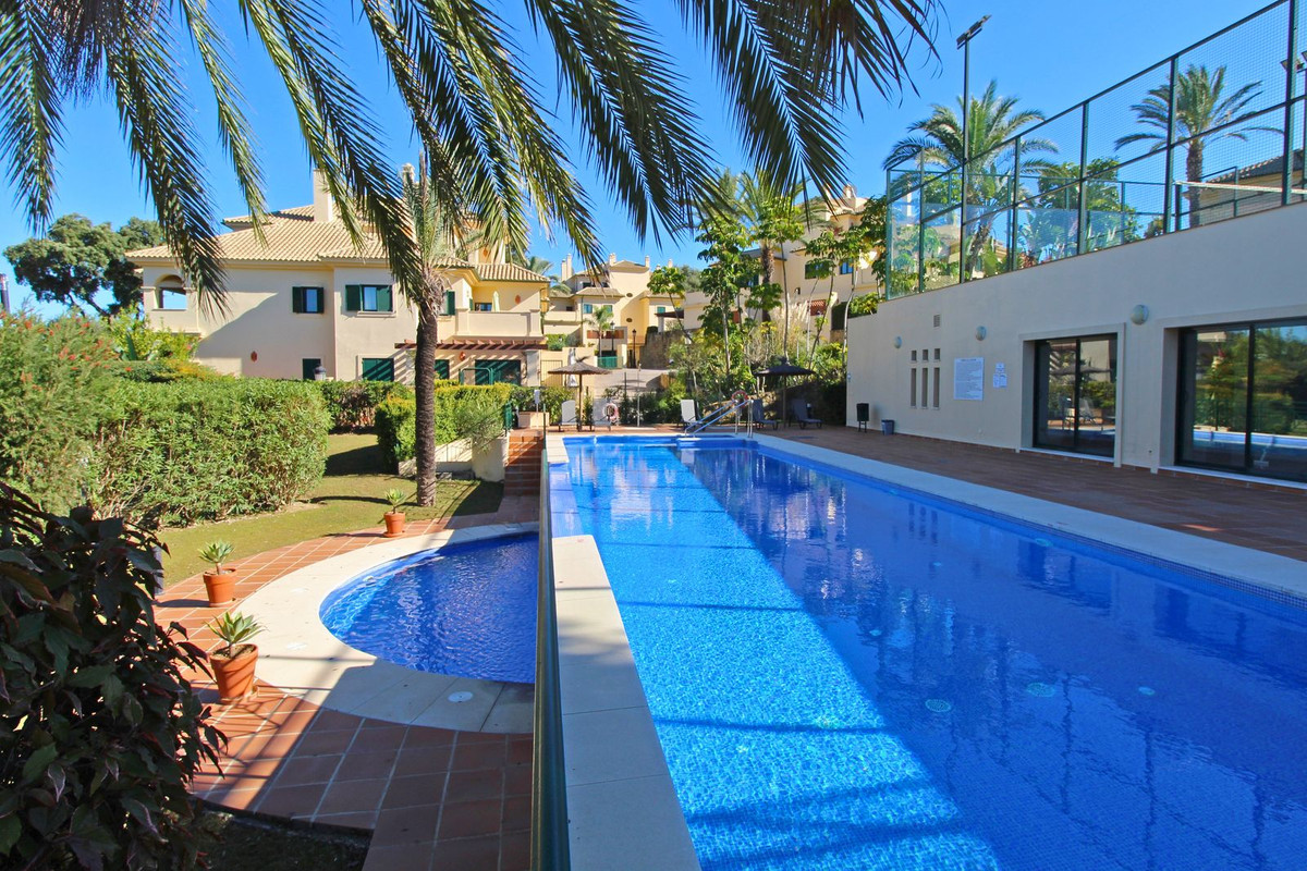 Se vende Apartamento Planta Media de 2 dormitorios en Costa Del Sol, Cadiz, España