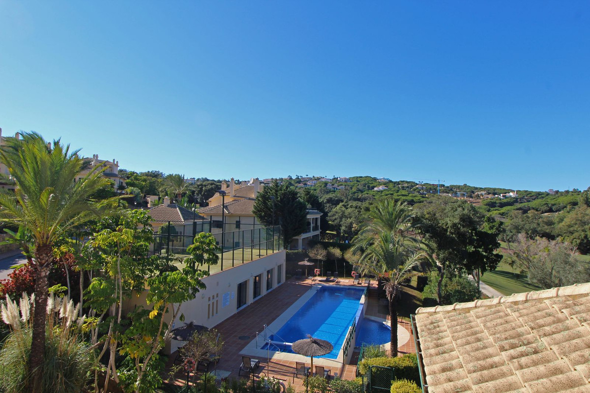 Se vende Apartamento Planta Media de 2 dormitorios en Costa Del Sol, Cadiz, España