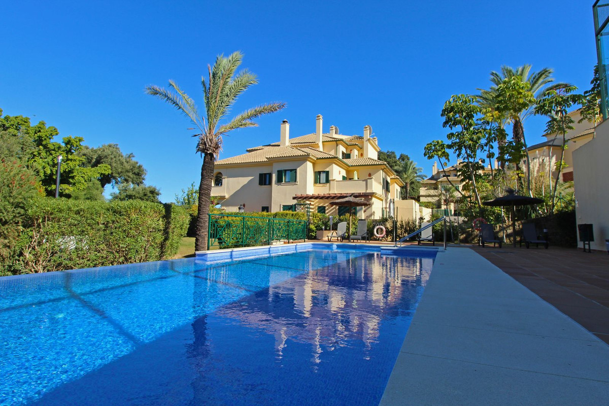 Se vende Apartamento Planta Media de 2 dormitorios en Costa Del Sol, Cadiz, España