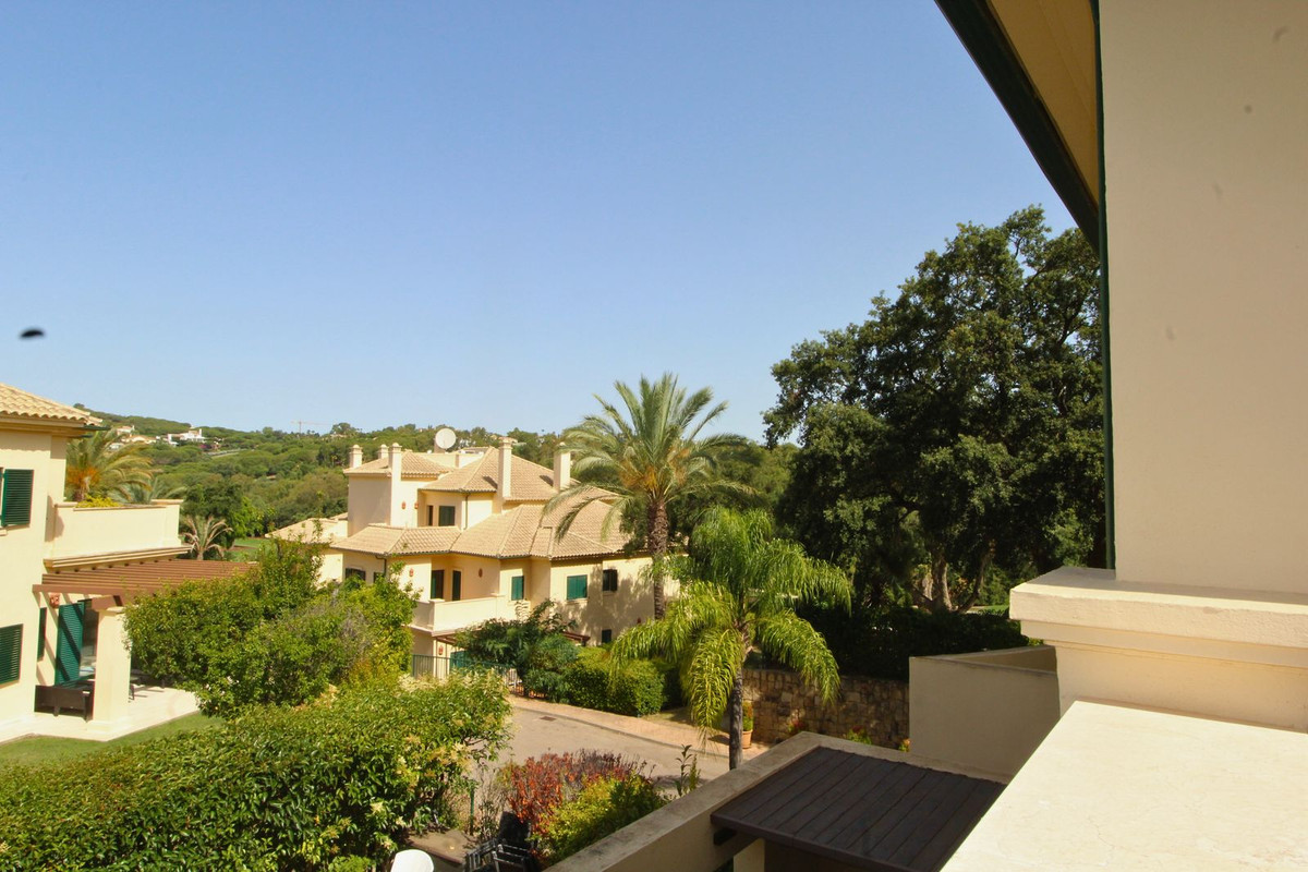 Se vende Apartamento Planta Media de 2 dormitorios en Costa Del Sol, Cadiz, España