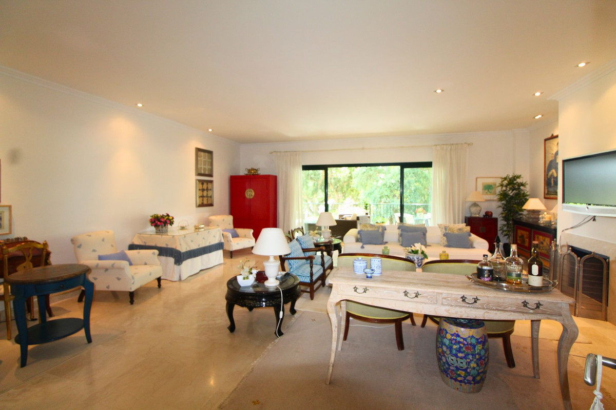 Se vende Apartamento Planta Media de 2 dormitorios en Costa Del Sol, Cadiz, España
