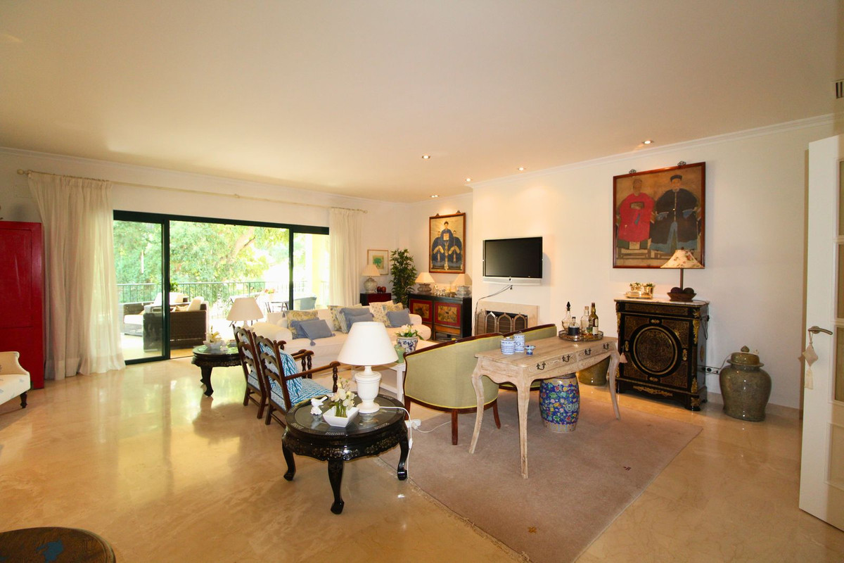 Se vende Apartamento Planta Media de 2 dormitorios en Costa Del Sol, Cadiz, España