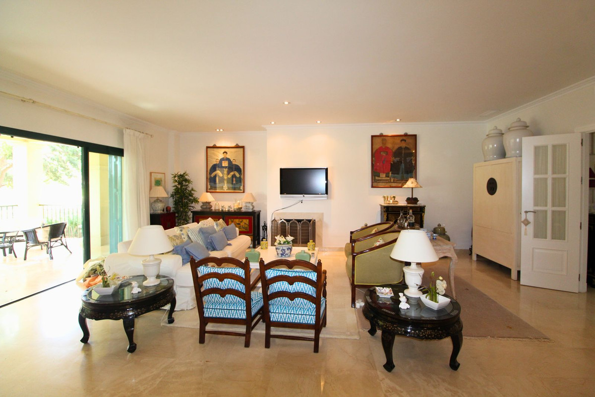 Se vende Apartamento Planta Media de 2 dormitorios en Costa Del Sol, Cadiz, España