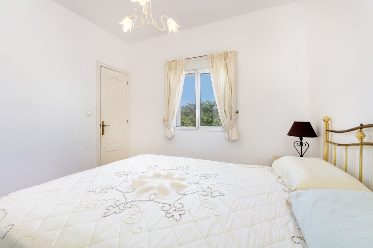 4 Bed Townhouse for sale in Pizarra Costa Del Sol, Málaga, Spain