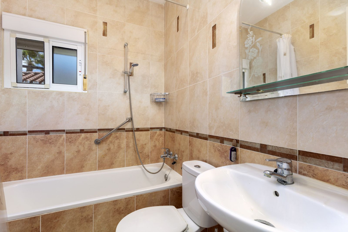4 Bed Townhouse for sale in Pizarra Costa Del Sol, Málaga, Spain