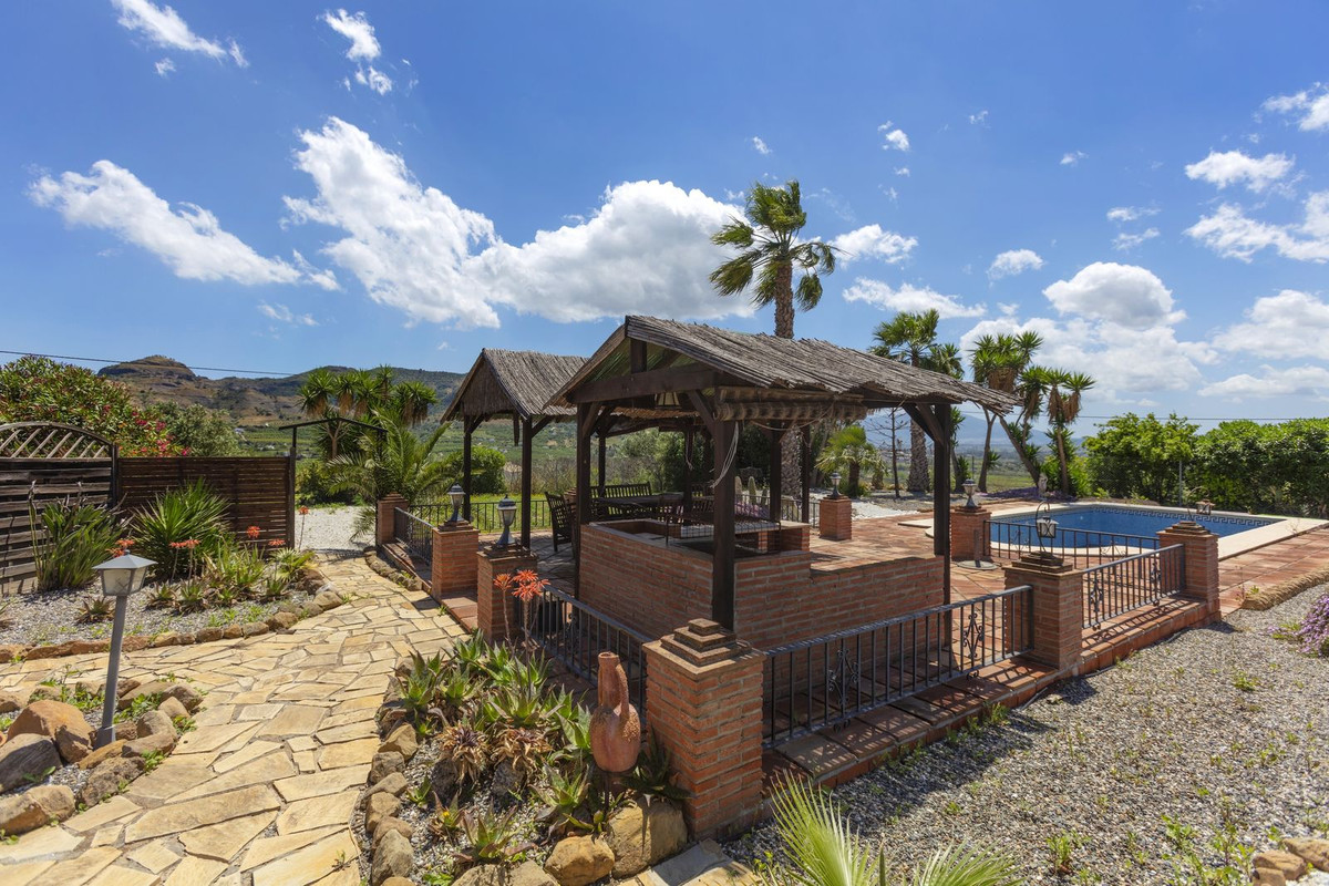 4 Bed Townhouse for sale in Pizarra Costa Del Sol, Málaga, Spain