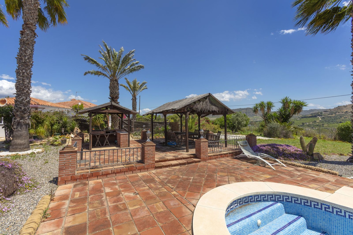 4 Bed Townhouse for sale in Pizarra Costa Del Sol, Málaga, Spain