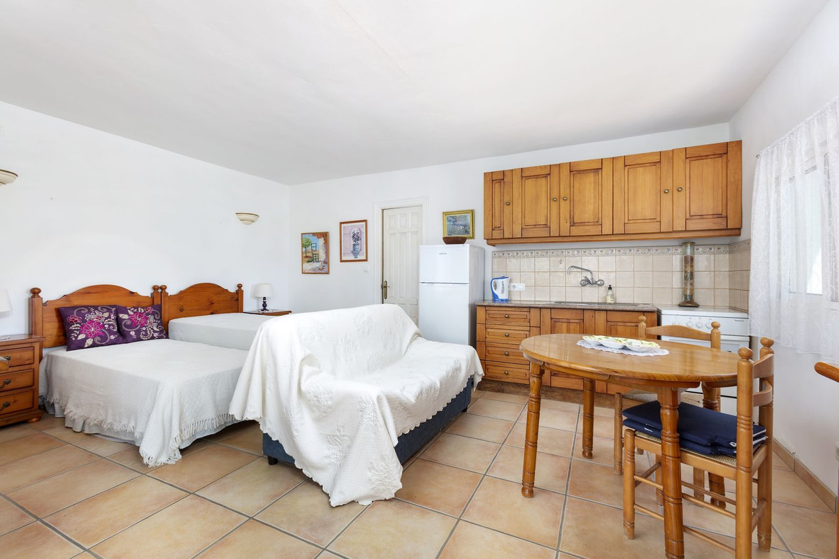 4 Bed Townhouse for sale in Pizarra Costa Del Sol, Málaga, Spain