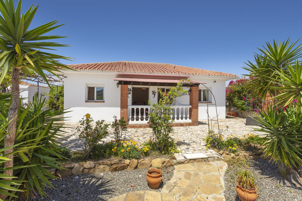 4 Bed Townhouse for sale in Pizarra Costa Del Sol, Málaga, Spain