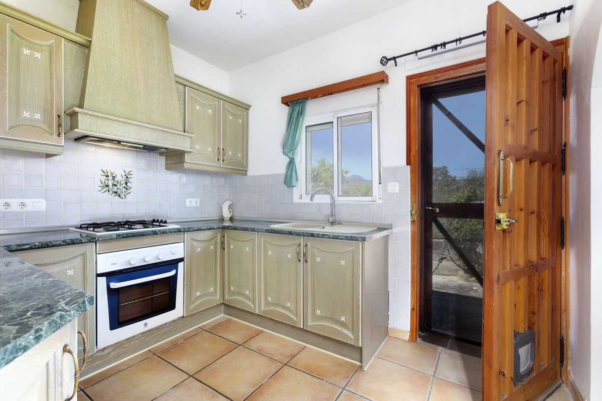 4 Bed Townhouse for sale in Pizarra Costa Del Sol, Málaga, Spain