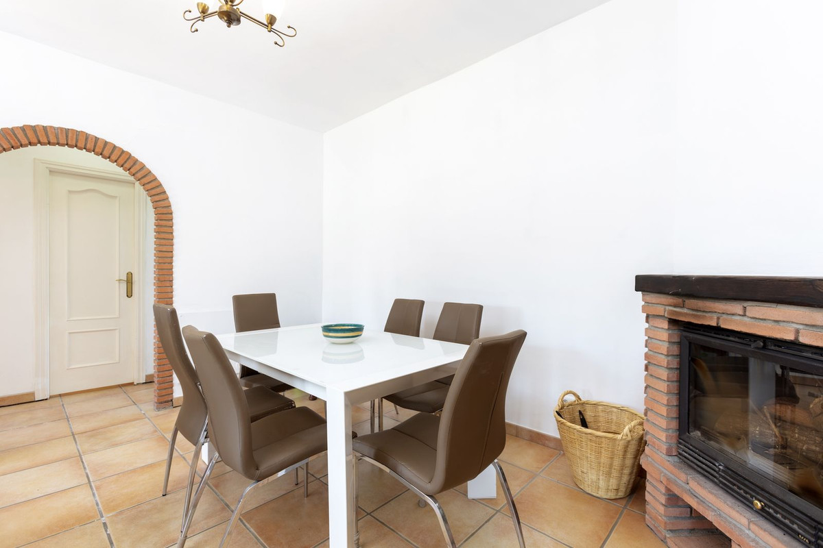 4 Bed Townhouse for sale in Pizarra Costa Del Sol, Málaga, Spain