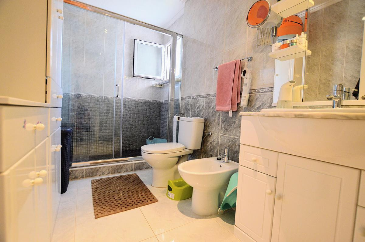 Se vende Villa - Chalet de 3 dormitorios en Costa Blanca, Alicante, España