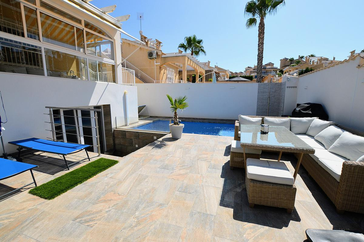 Se vende Villa - Chalet de 3 dormitorios en Costa Blanca, Alicante, España