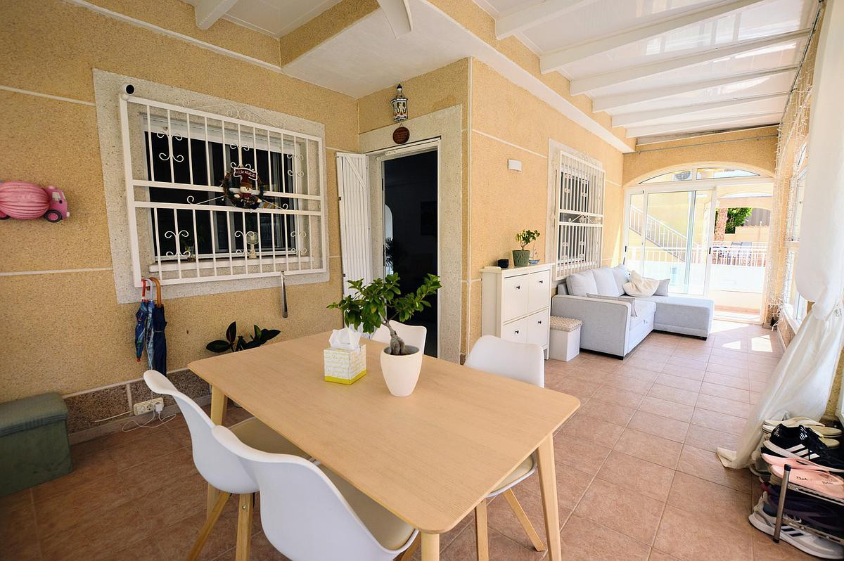 Se vende Villa - Chalet de 3 dormitorios en Costa Blanca, Alicante, España