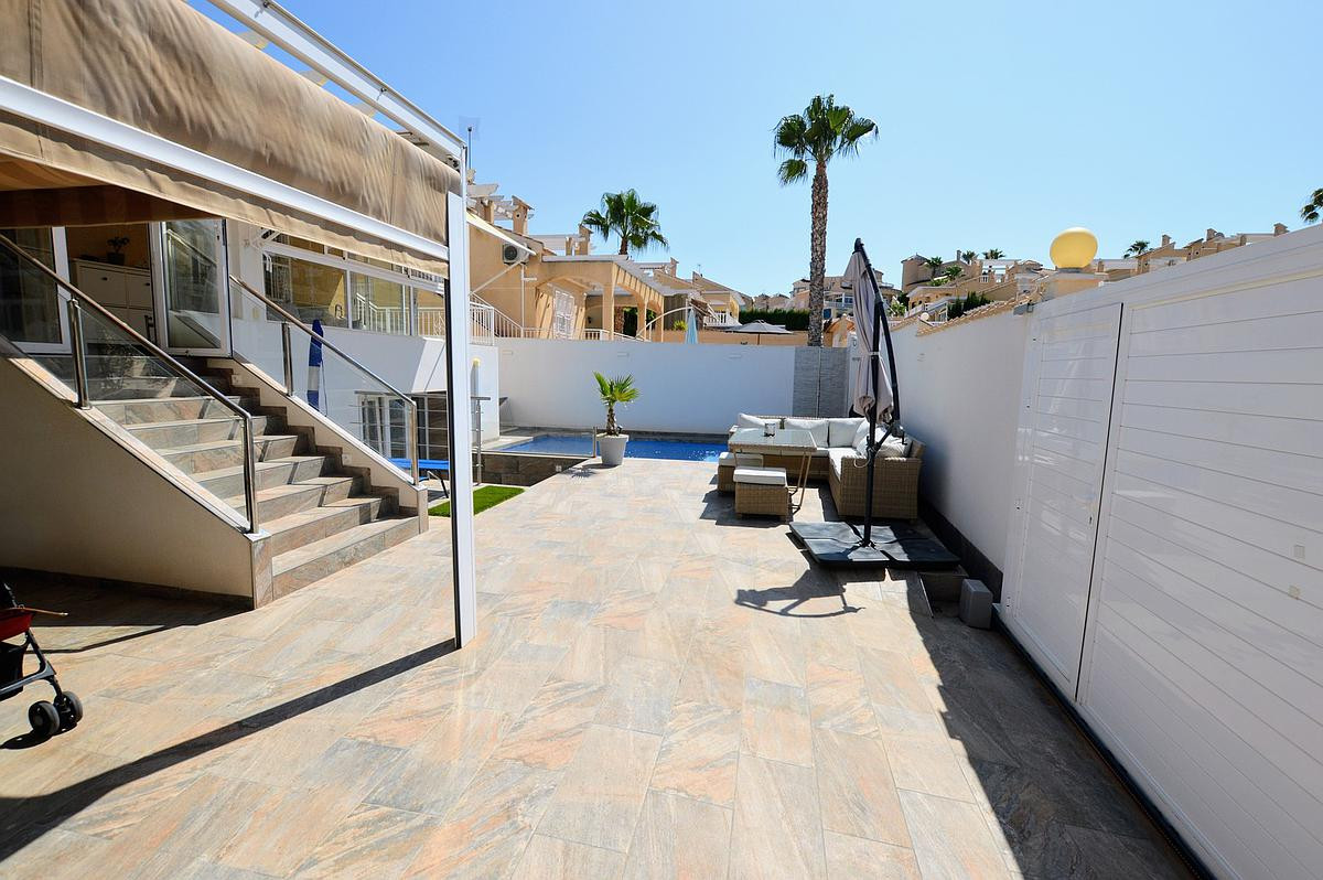 Se vende Villa - Chalet de 3 dormitorios en Costa Blanca, Alicante, España