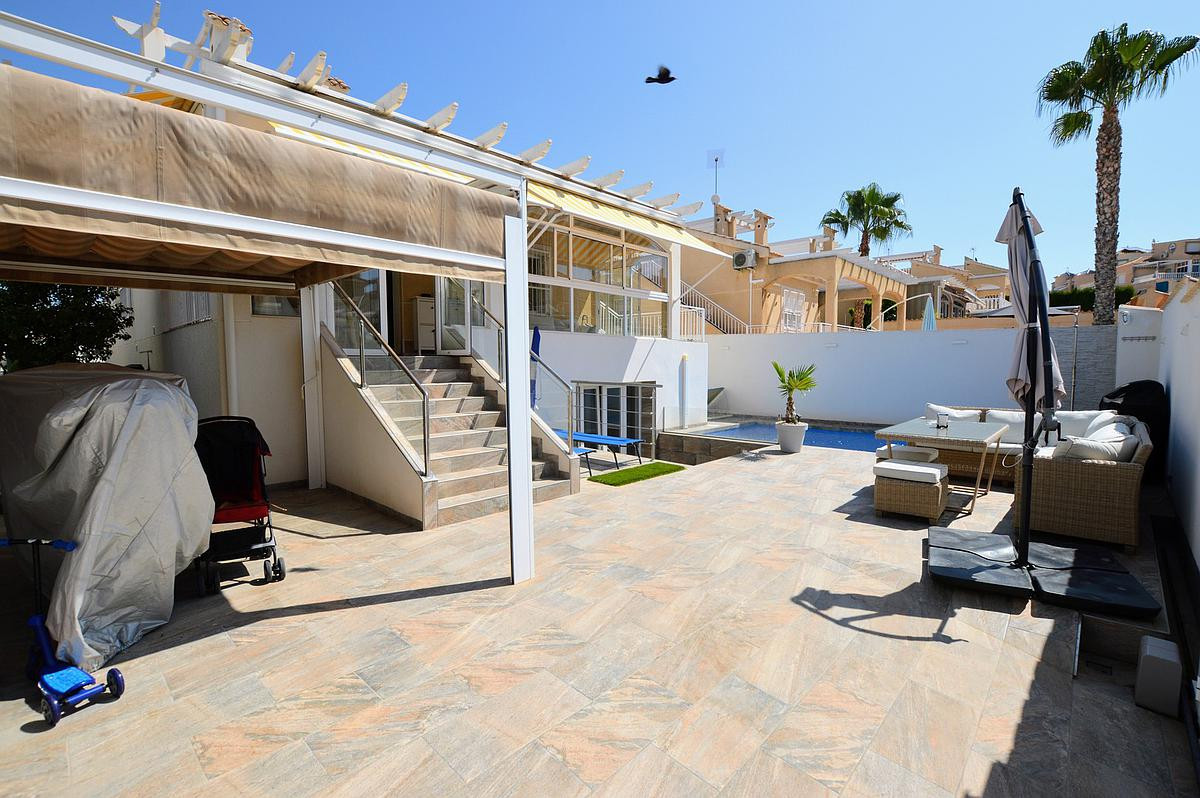 Se vende Villa - Chalet de 3 dormitorios en Costa Blanca, Alicante, España