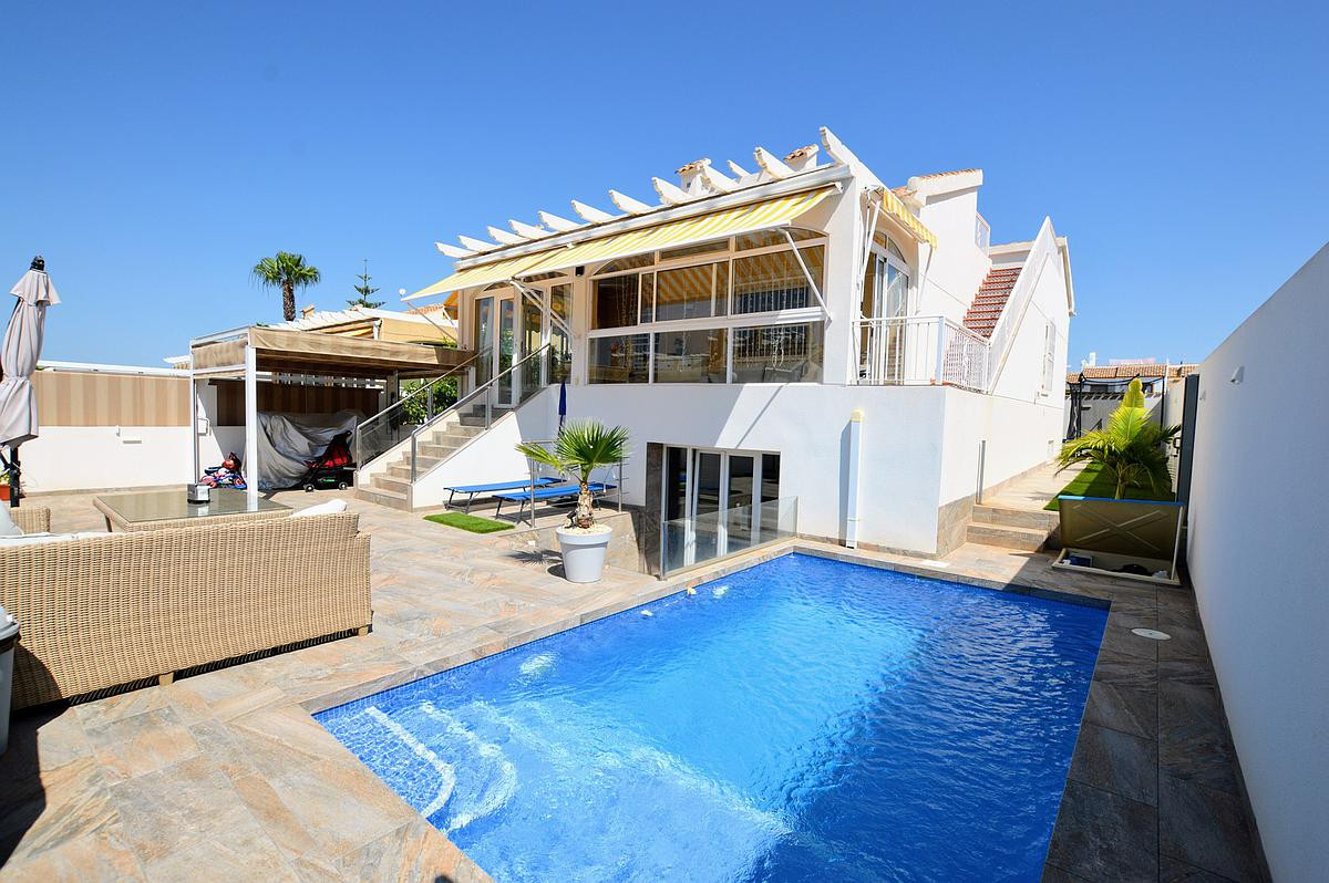 Se vende Villa - Chalet de 3 dormitorios en Costa Blanca, Alicante, España