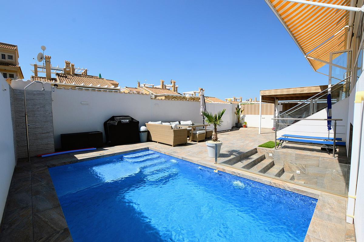 Se vende Villa - Chalet de 3 dormitorios en Costa Blanca, Alicante, España