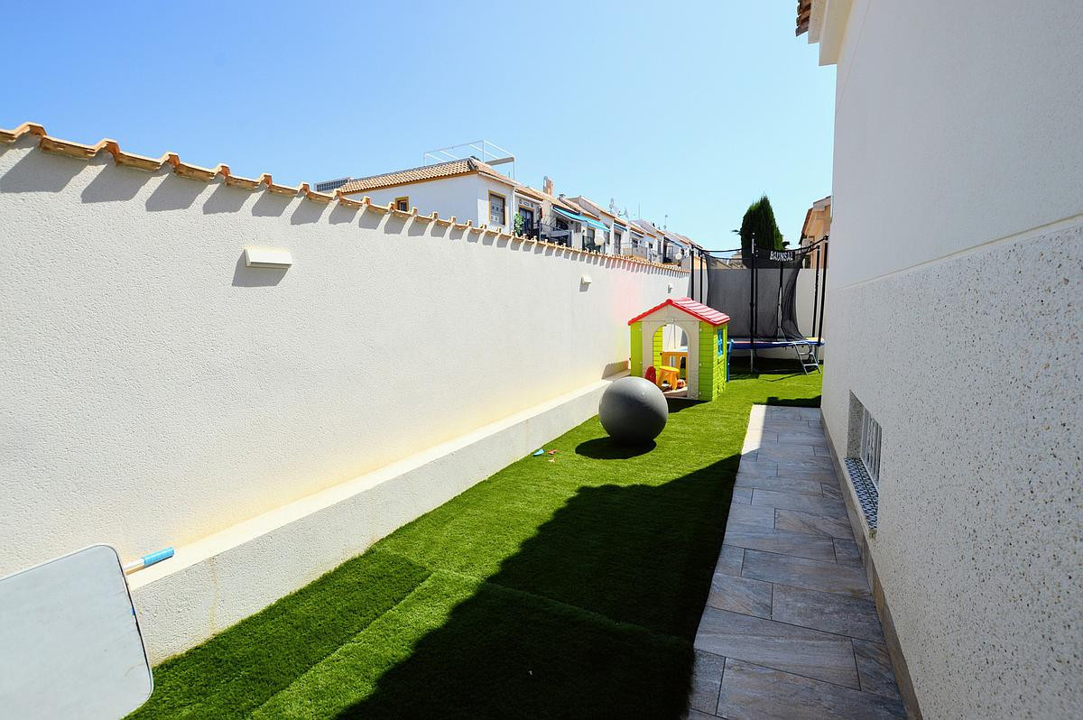 Se vende Villa - Chalet de 3 dormitorios en Costa Blanca, Alicante, España