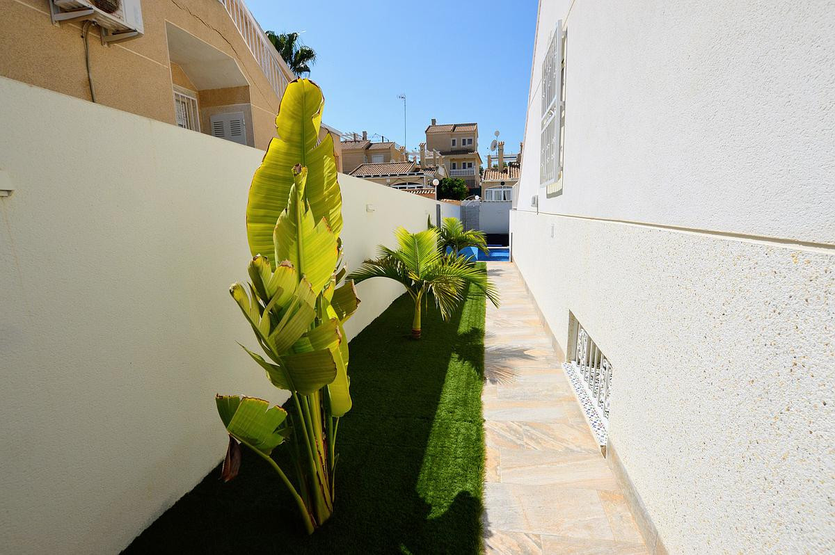 Se vende Villa - Chalet de 3 dormitorios en Costa Blanca, Alicante, España