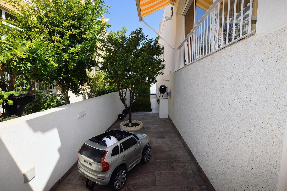 Se vende Villa - Chalet de 3 dormitorios en Costa Blanca, Alicante, España