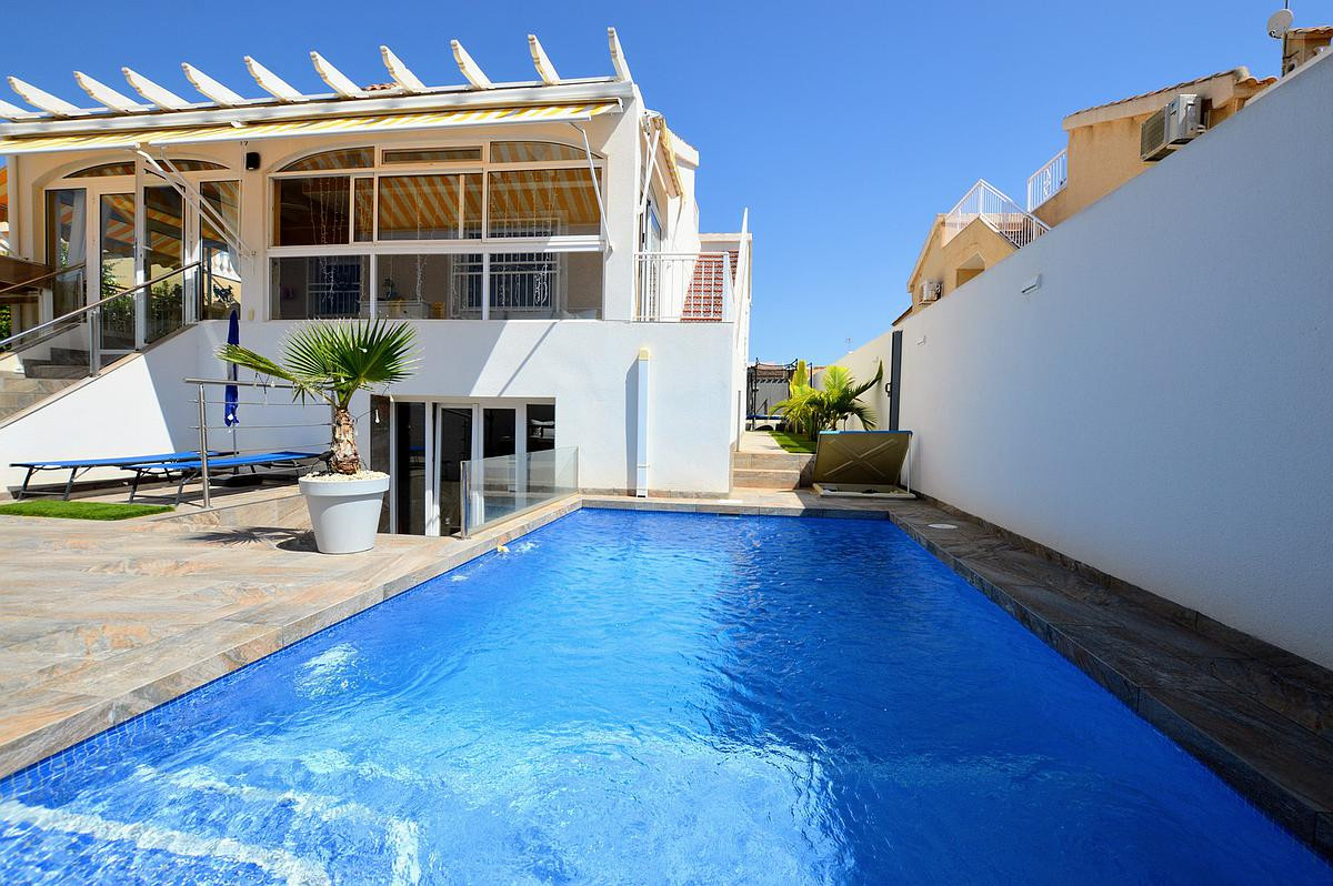 Se vende Villa - Chalet de 3 dormitorios en Costa Blanca, Alicante, España