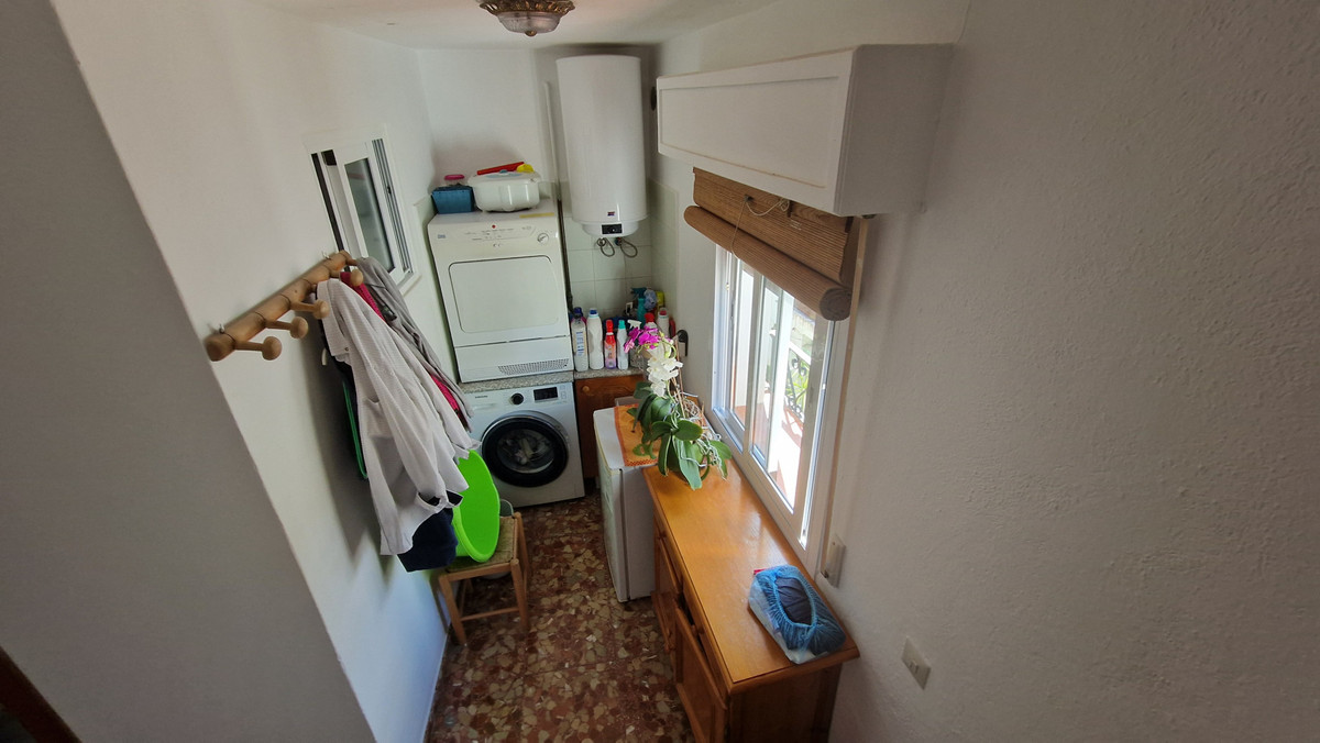 4 Bed Townhouse for sale in Estepona Costa Del Sol, Málaga, Spain