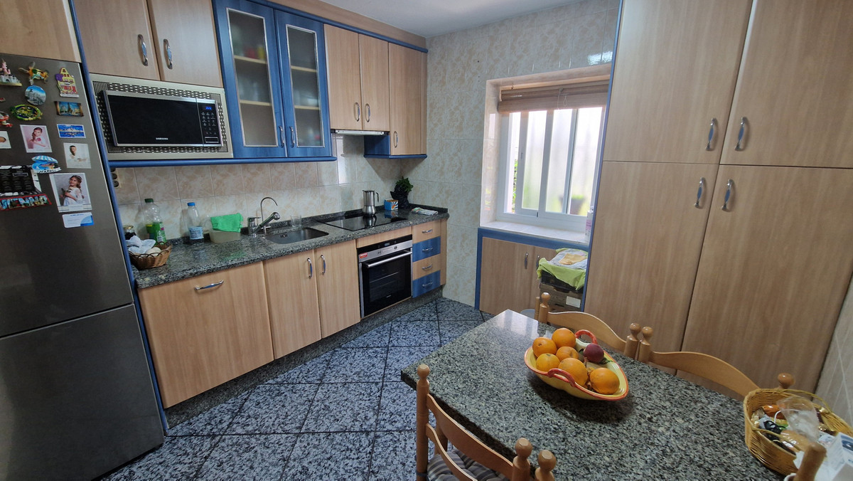 4 Bed Townhouse for sale in Estepona Costa Del Sol, Málaga, Spain