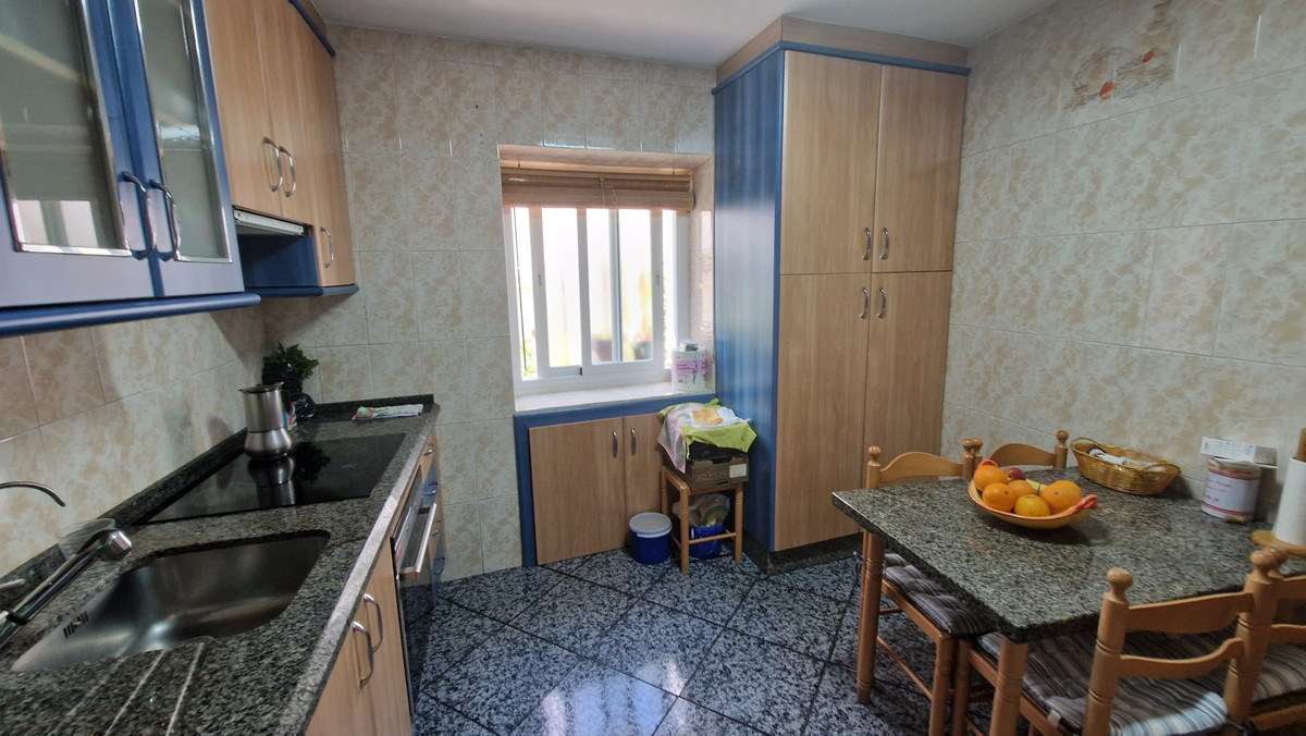 4 Bed Townhouse for sale in Estepona Costa Del Sol, Málaga, Spain