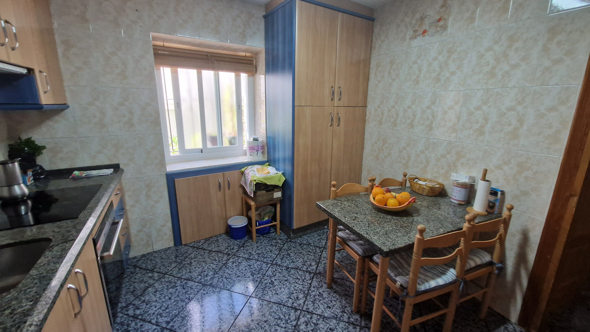 4 Bed Townhouse for sale in Estepona Costa Del Sol, Málaga, Spain