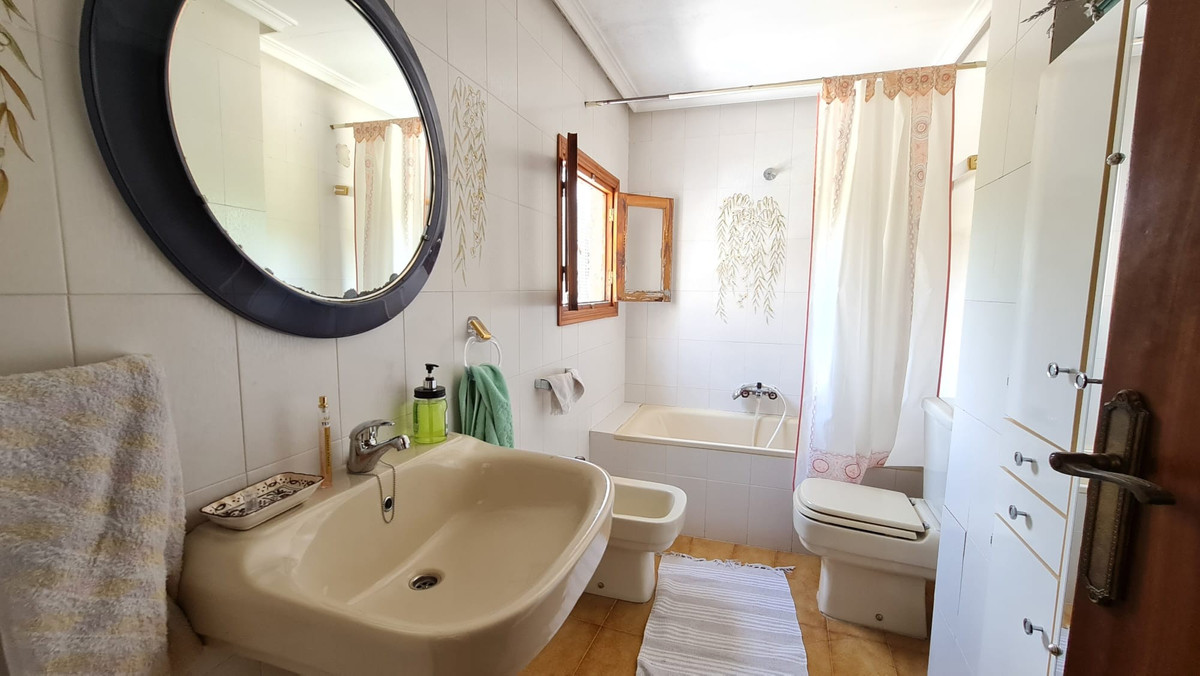 8 Bed Townhouse for sale in Monóvar Costa Blanca, Alicante, Spain