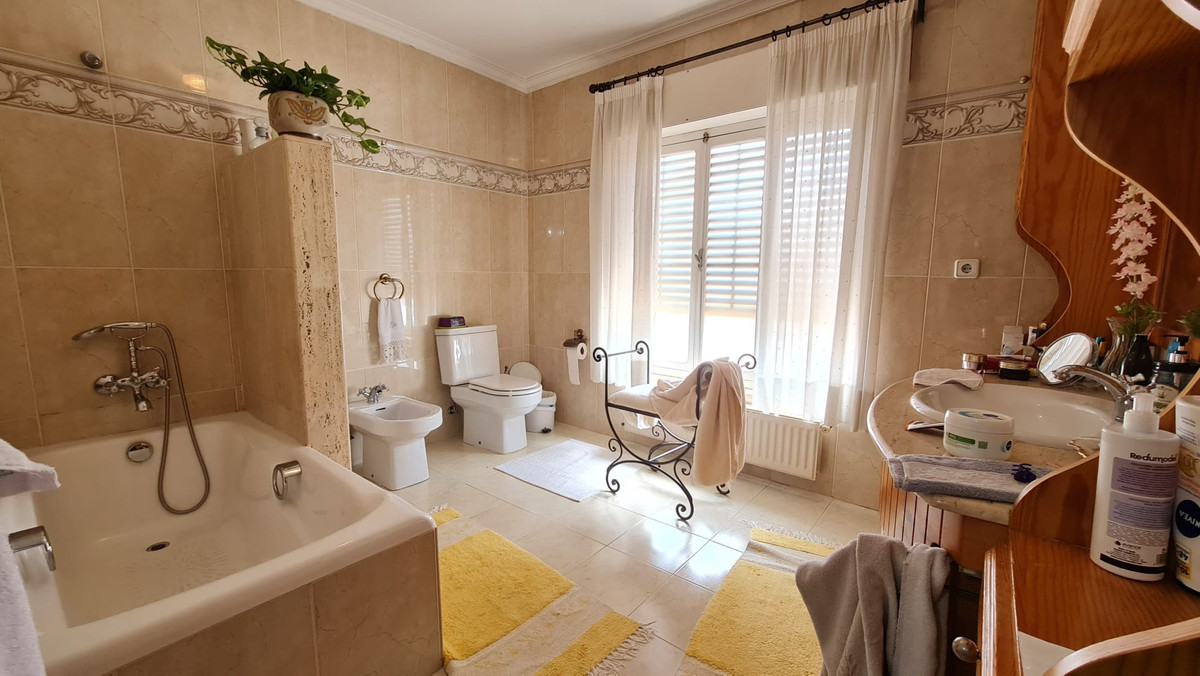 8 Bed Townhouse for sale in Monóvar Costa Blanca, Alicante, Spain