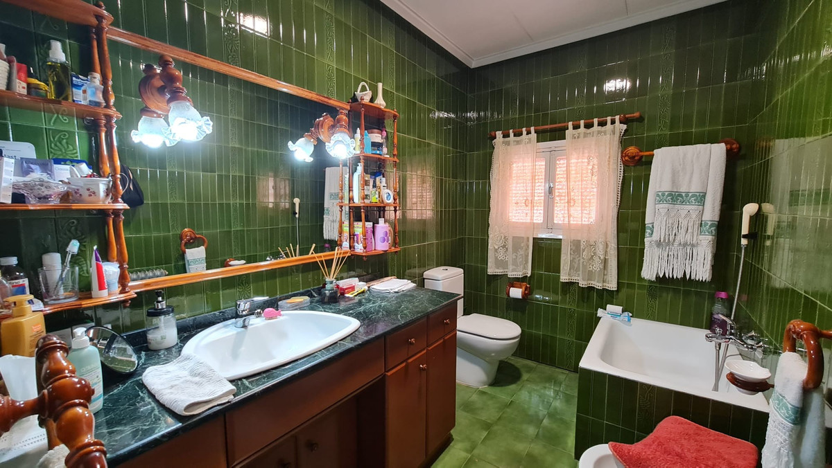 8 Bed Townhouse for sale in Monóvar Costa Blanca, Alicante, Spain