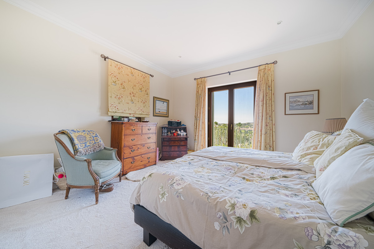 Se vende Villa - Chalet de 9 dormitorios en Costa Del Sol, Cadiz, España