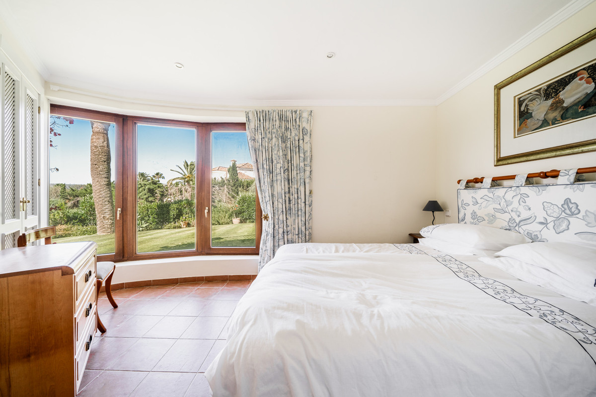 Se vende Villa - Chalet de 9 dormitorios en Costa Del Sol, Cadiz, España