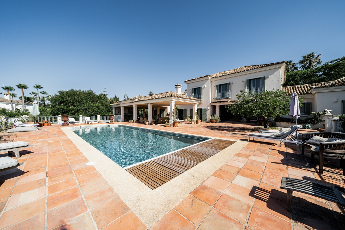 Se vende Villa - Chalet de 9 dormitorios en Costa Del Sol, Cadiz, España