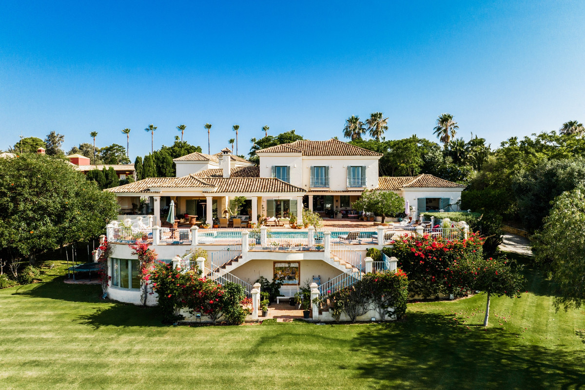 Se vende Villa - Chalet de 9 dormitorios en Costa Del Sol, Cadiz, España