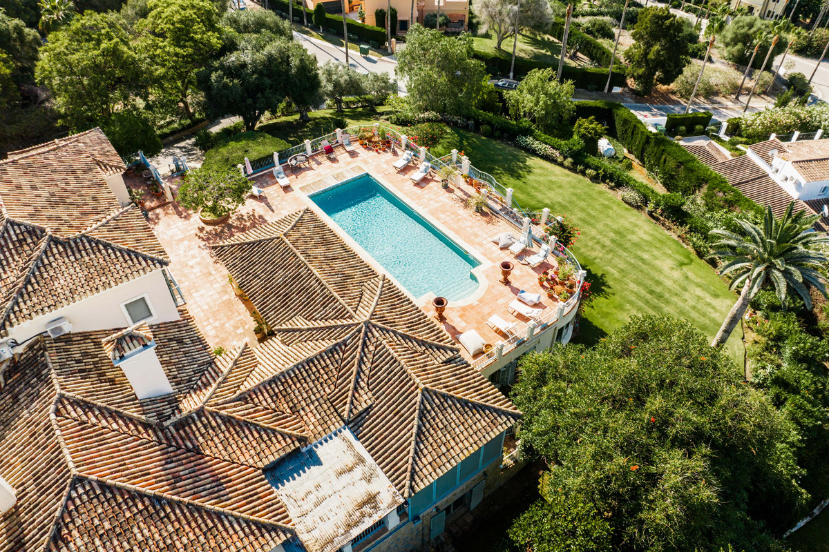 Se vende Villa - Chalet de 9 dormitorios en Costa Del Sol, Cadiz, España
