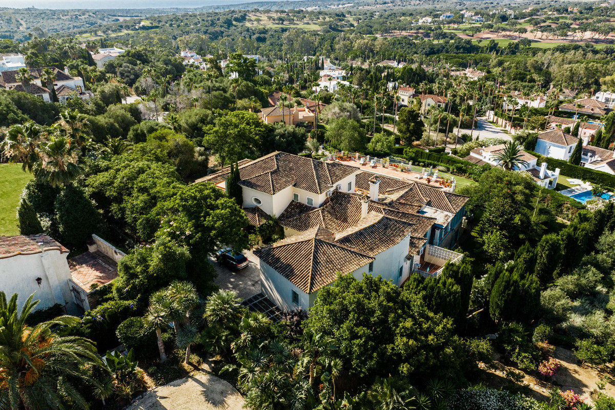 Se vende Villa - Chalet de 9 dormitorios en Costa Del Sol, Cadiz, España